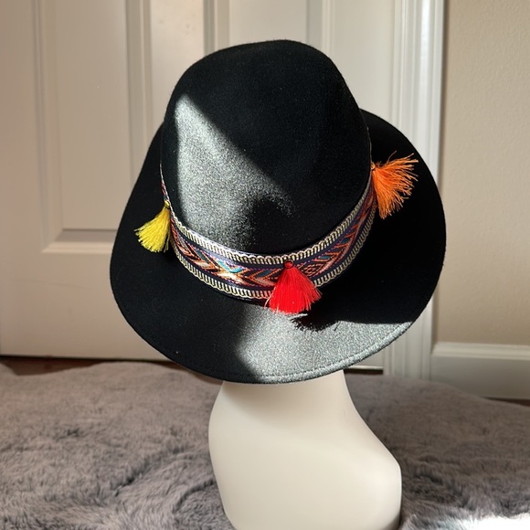 MadeInItaly Intrend by MaxMara Accessories Felt Fedora with Embroidered Ribbon. - Picture 8 of 14